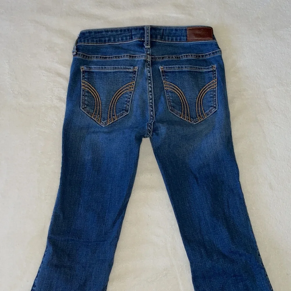 Hollister Low-Rise Boot Jeans - Picture 3 of 7